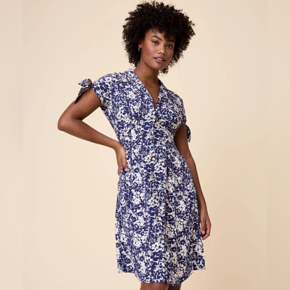 Untuckit Camille Dress Woman’s 14 Blue White Floral Print Button Front Pockets